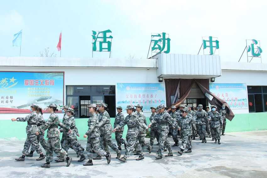 初中生厌学应该怎么办,全封闭学校